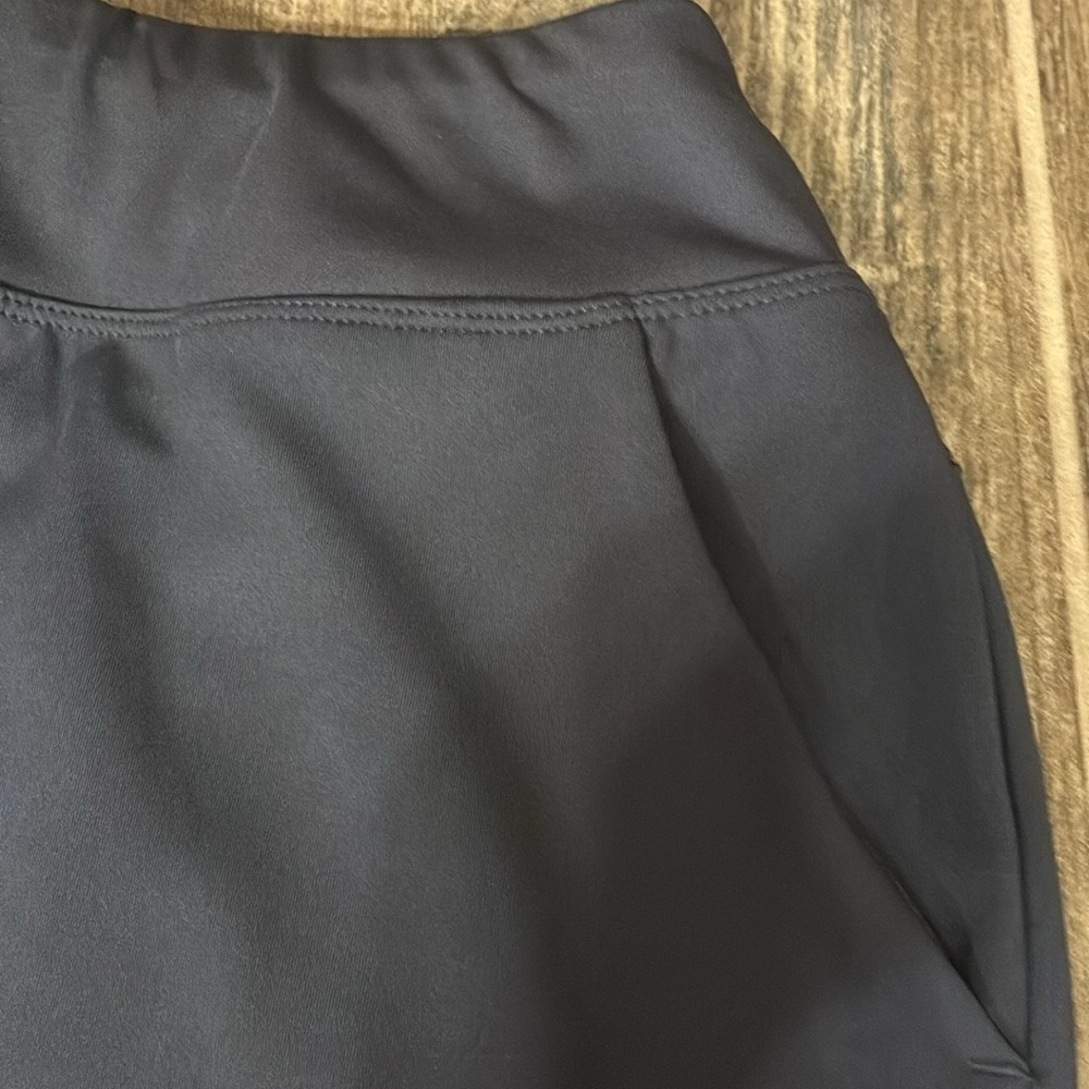 Tommy Bahama golf skort. EUC - Picture 2 of 7